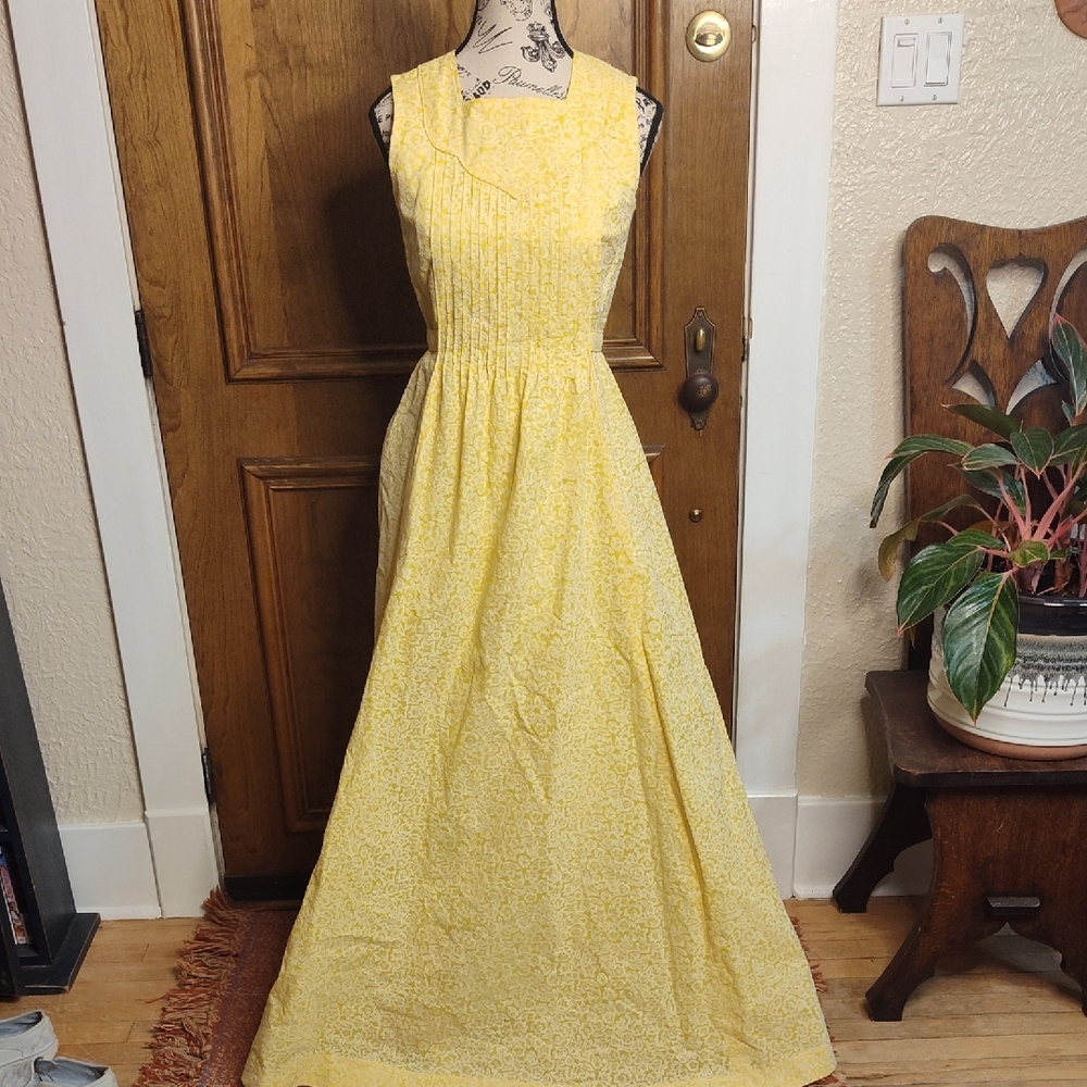 Vibrant Yellow Sleeveless Halter A-line Maxi Dress for Cocktail
